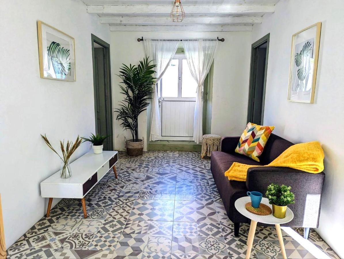 Cozy 3 Bedroom Home - Close To Beach ロウリニャン エクステリア 写真